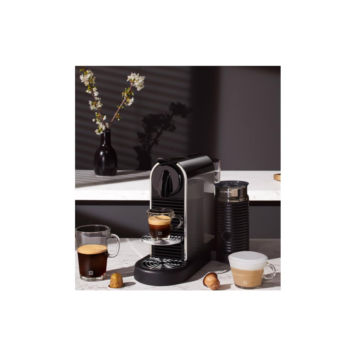 Nespresso CitiZ & Milk kaffemaskin av Delonghi EN330M (plat. stål)