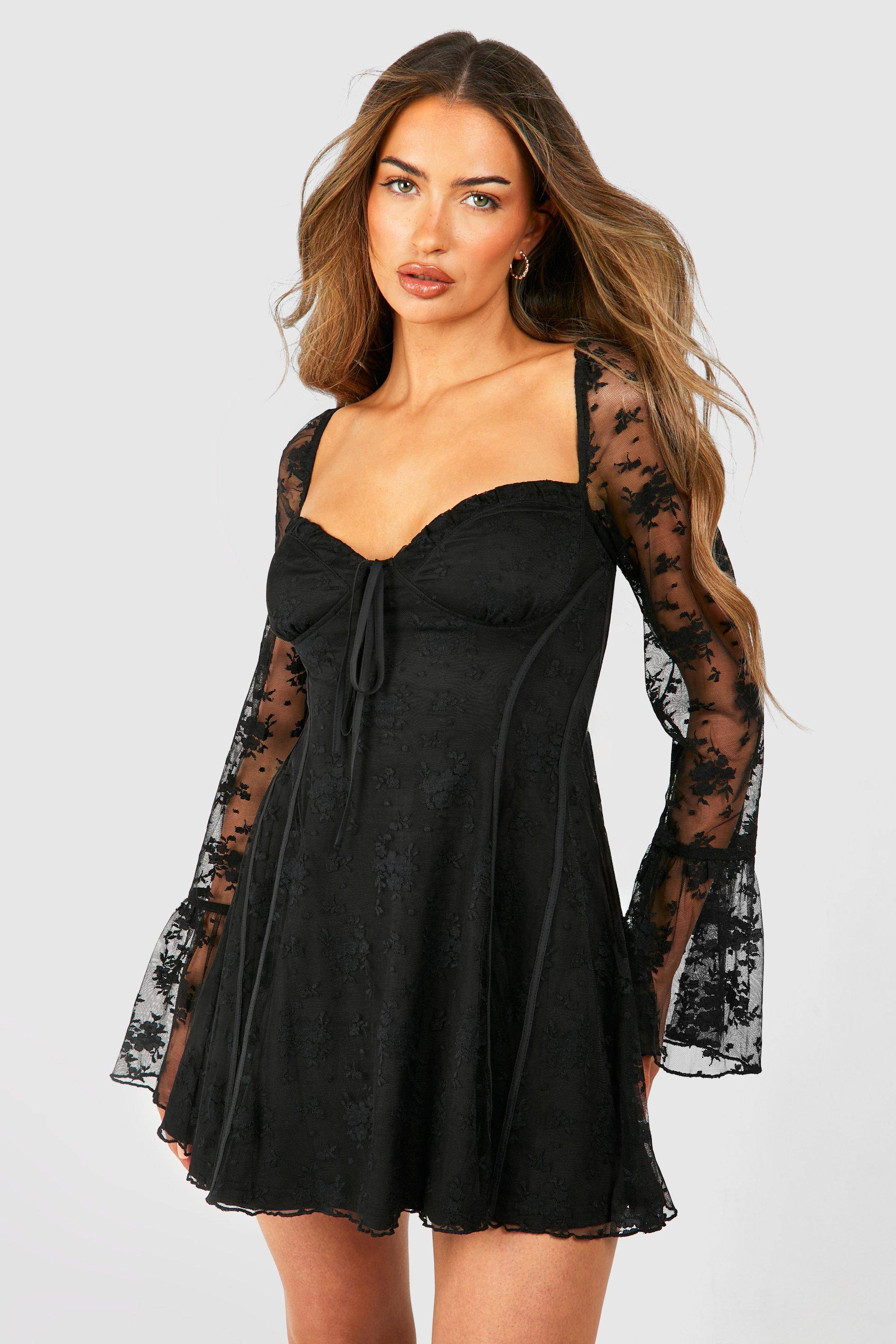 boohoo Robe courte en dentelle à manches évasées