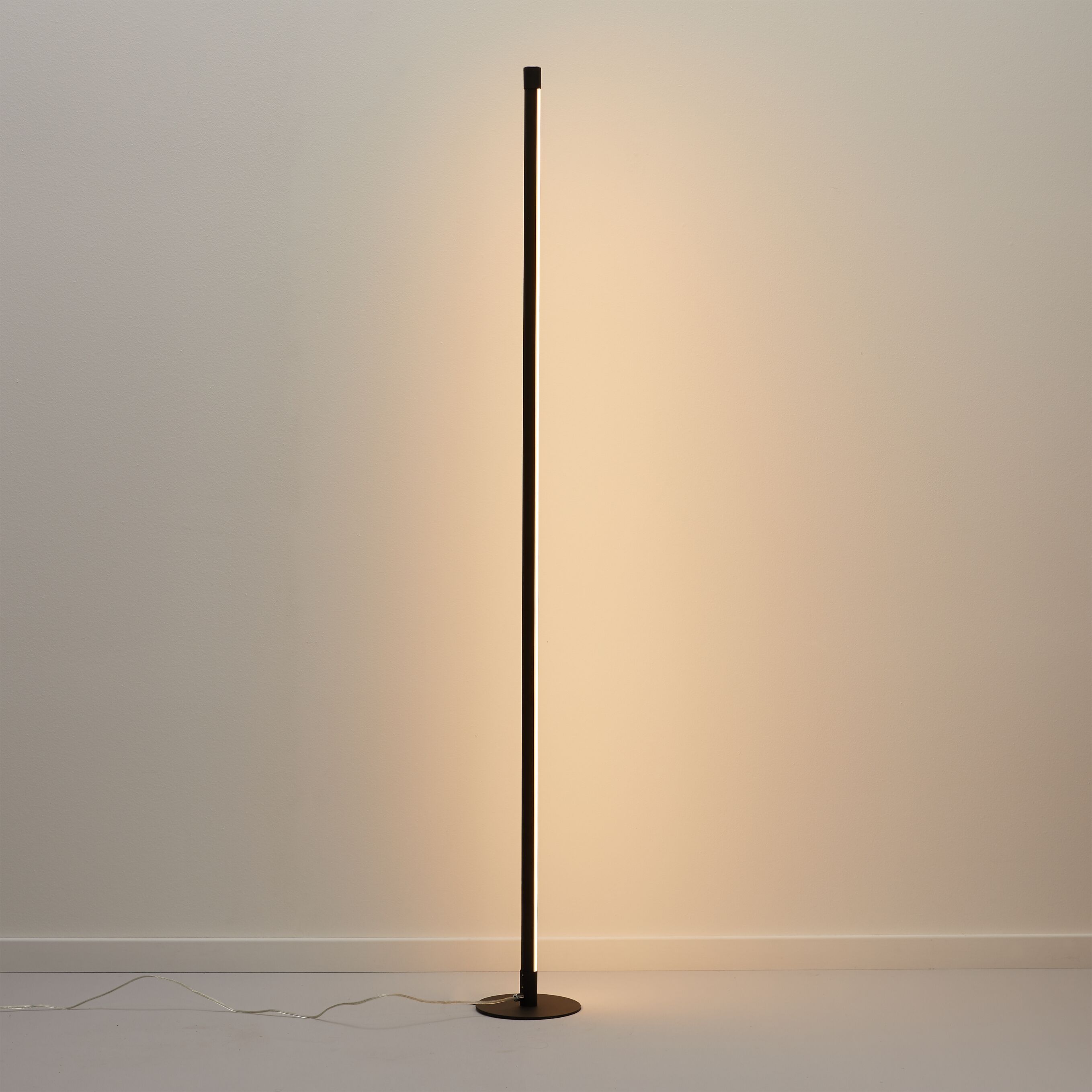 GIANDOMENICO Stehleuchte - Schwarz / B: 3.3 cm x T: 22.0 cm x H: 160.0 cm