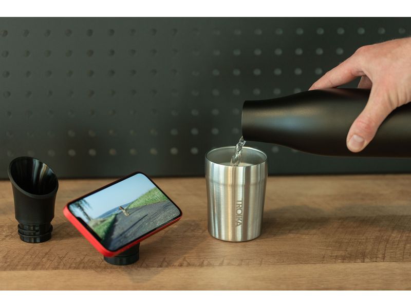 Troika Thermoflasche mit MagSafe, Schwarz 550 ml, Schwarz Thermoflasche mit Handyhalterung via MagSafe