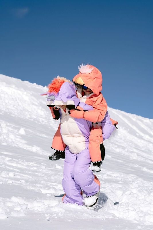 WeeDo Snowsuit Unido Lila Unicorn<br> Dressene barna elsker å kle på seg!