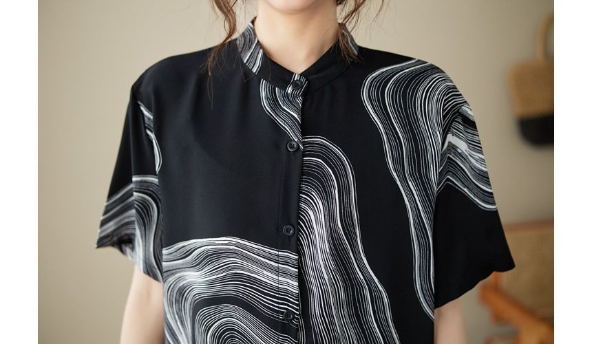 Shinobu - Midi-jurk met korte mouwen en print