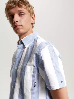 Camisa listrada de manga curta com corte regular
