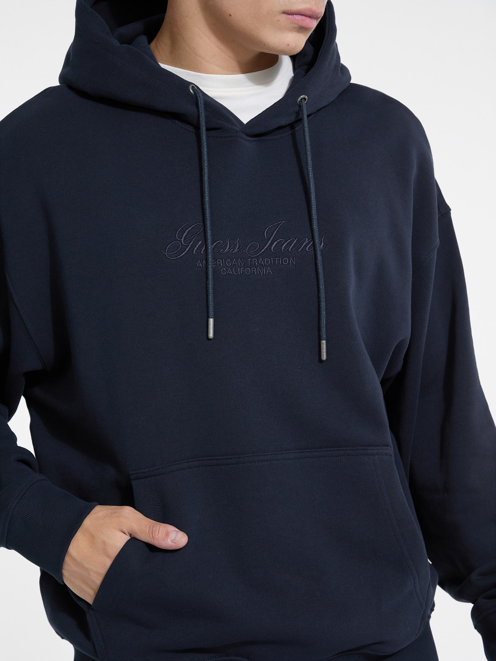 Moletom com Capuz e Logotipo Bordado