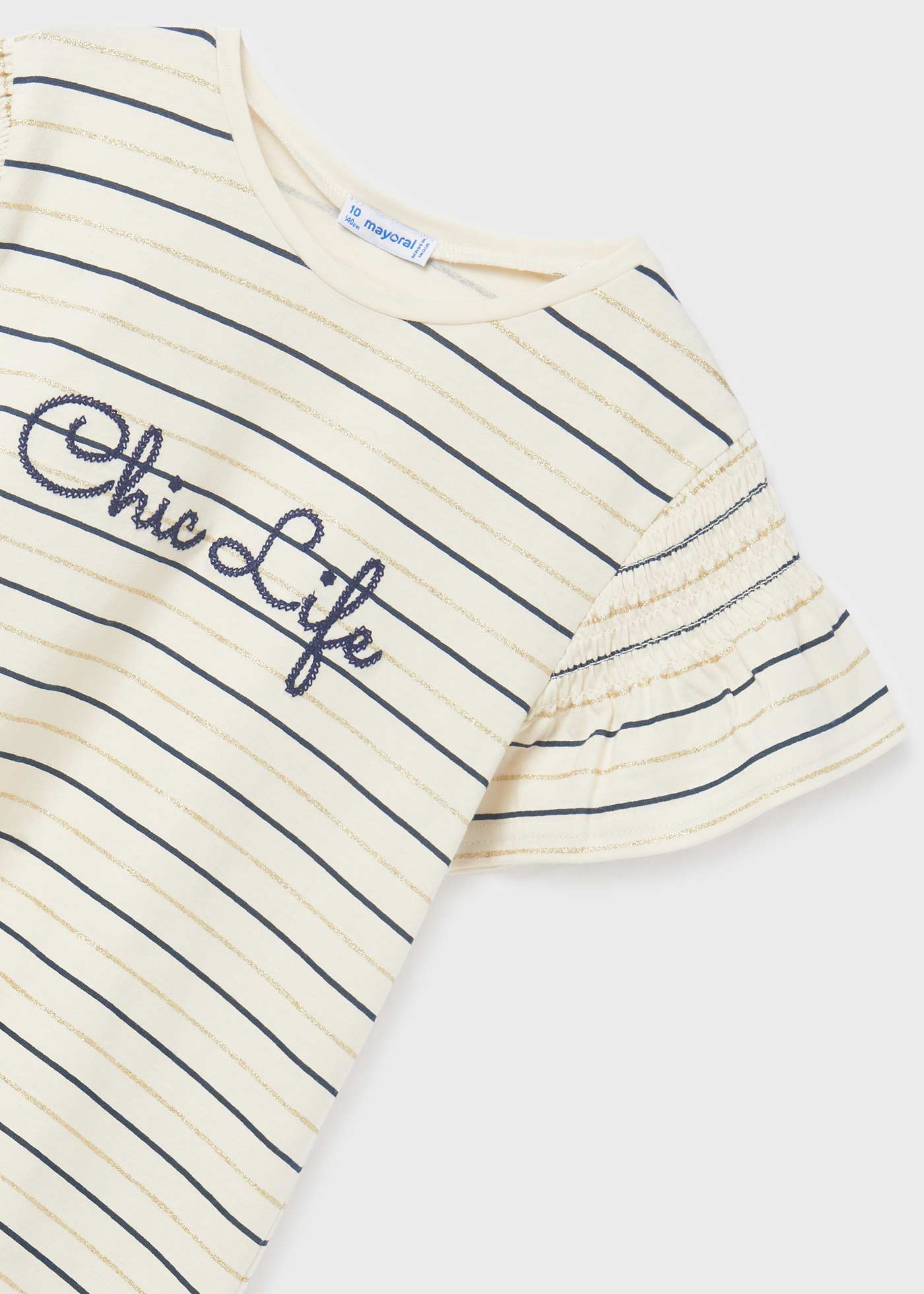 Camiseta estampada de manga curta para meninas, feita de algodão sustentável.