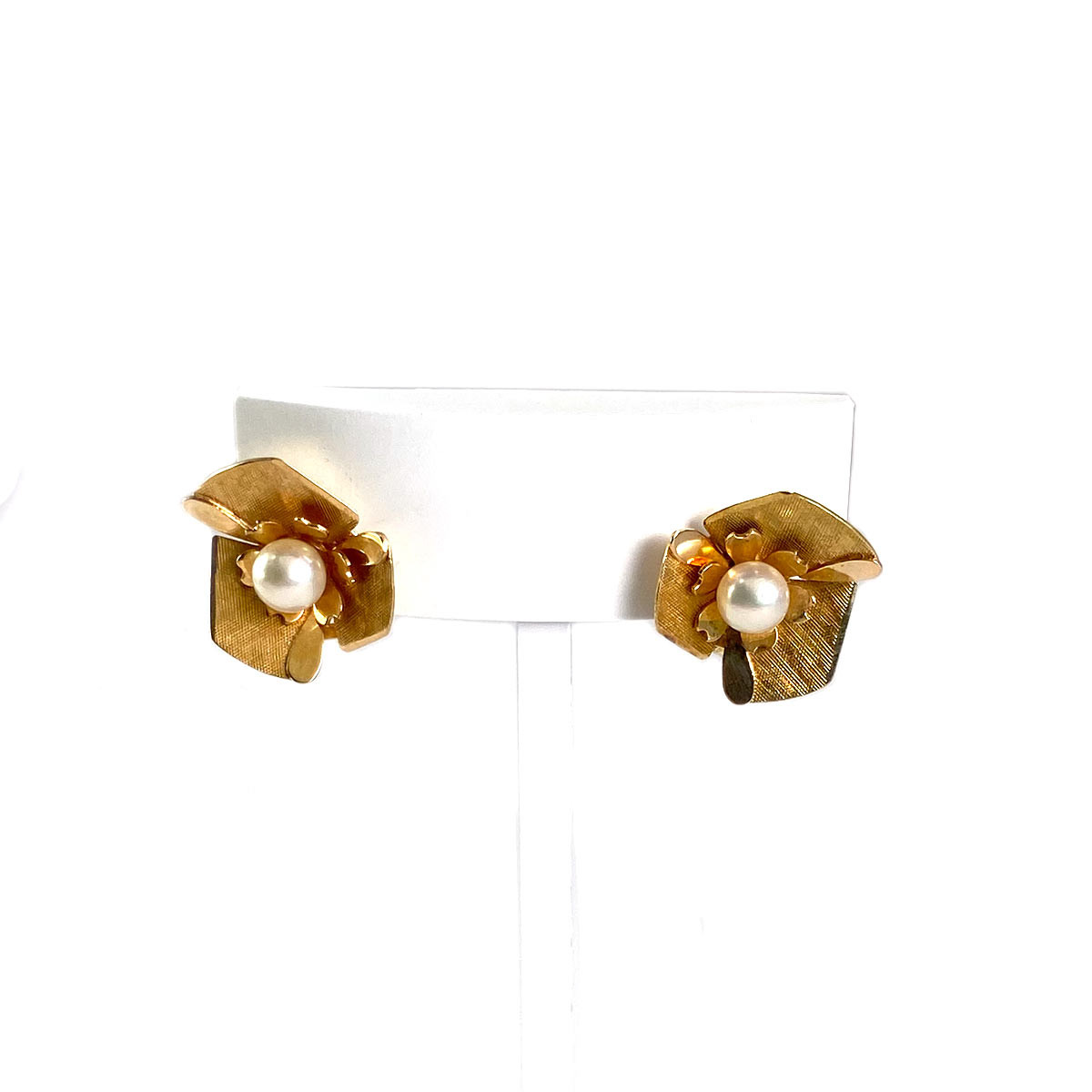 Boucles d'oreilles d'occassion or 750 jaune et perle de culture blanche