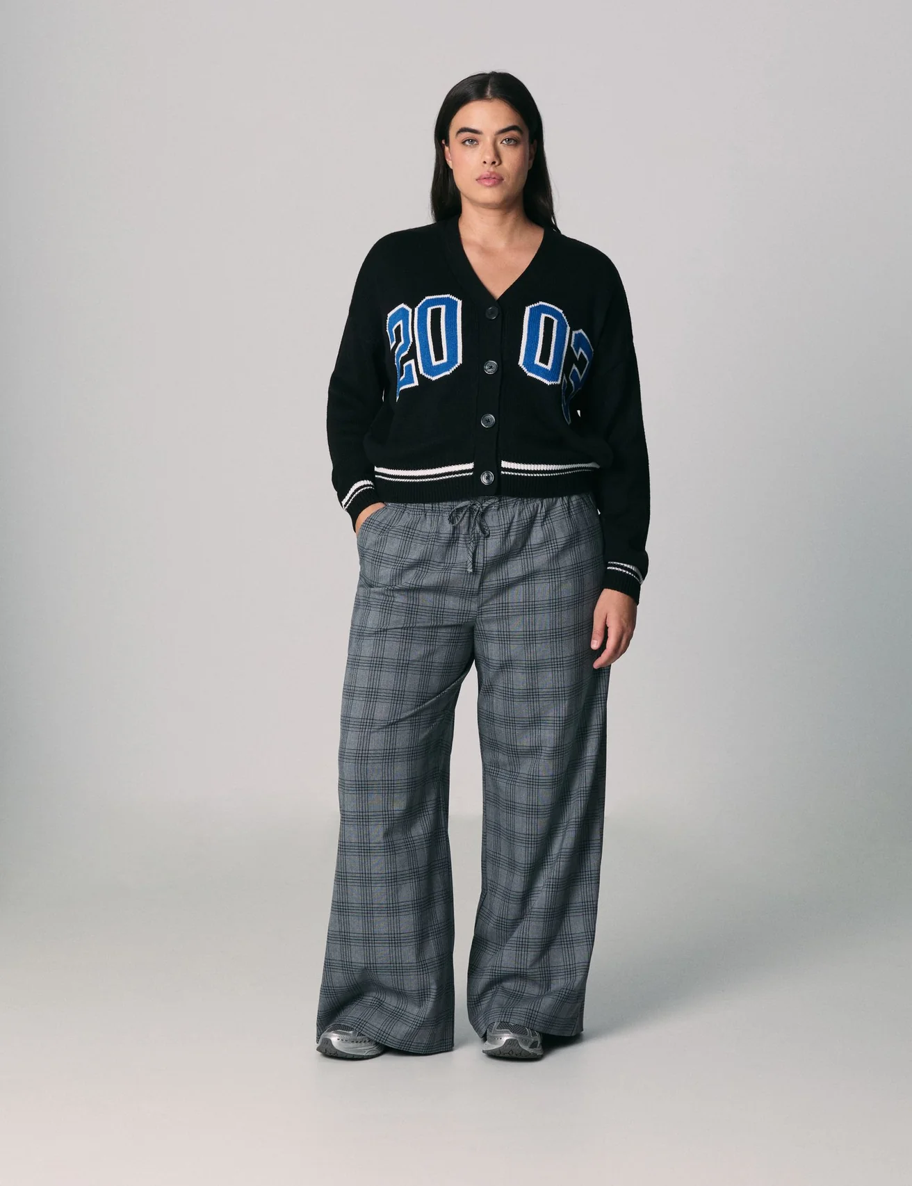 Pantalon ample à carreaux gris clair