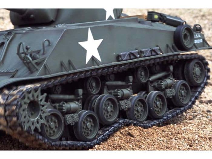 Tamiya Panzer M4 Sherman 105 mm Howitzer Full-Option Bausat 2. Weltkrieg Panzer Bausatz mit vielen Details und Funktionen
