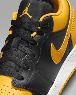 Air Jordan 1 Low Older Kids' Shoes