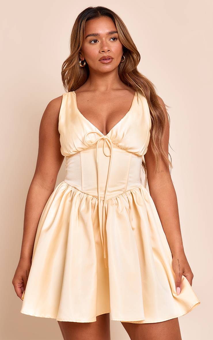 Citron Robe Patineuse Mini En Satin À Décolleté Plongeant Et Taille Cintrée Shape