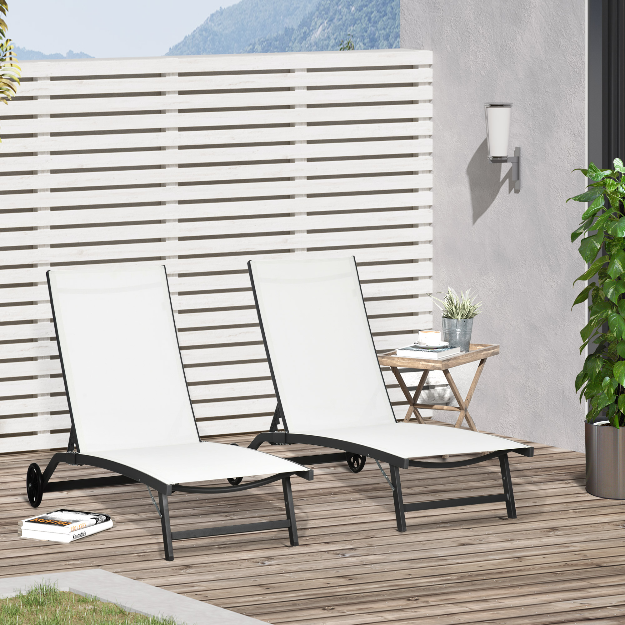 Conjunto de 2 espreguiçadeiras reclináveis Outsunny para jardim, cadeiras de alumínio para exterior com encosto ajustável em 5 níveis e rodas para praia e piscina, 165x66x102 cm, creme.