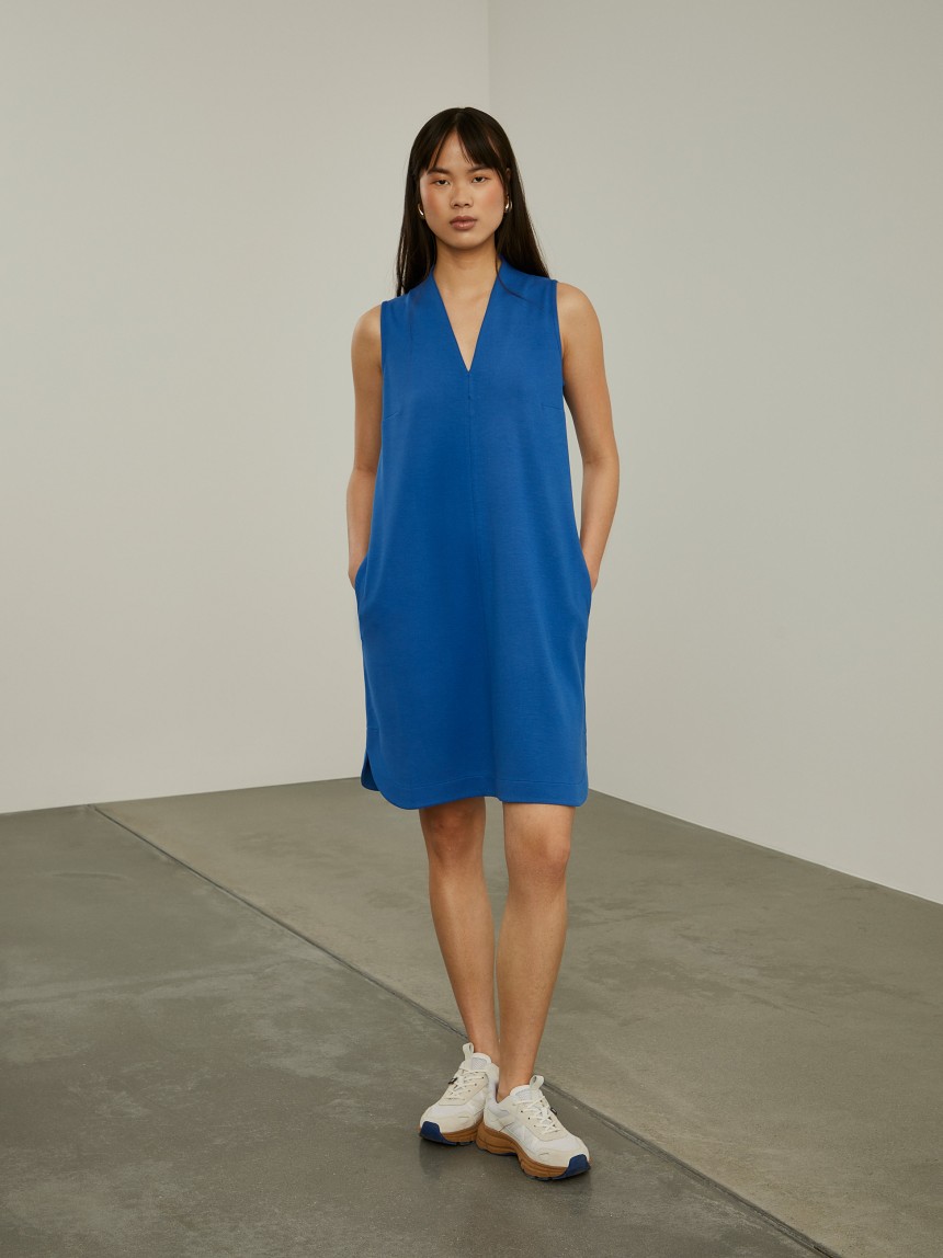 Vestido curto de malha sem mangas