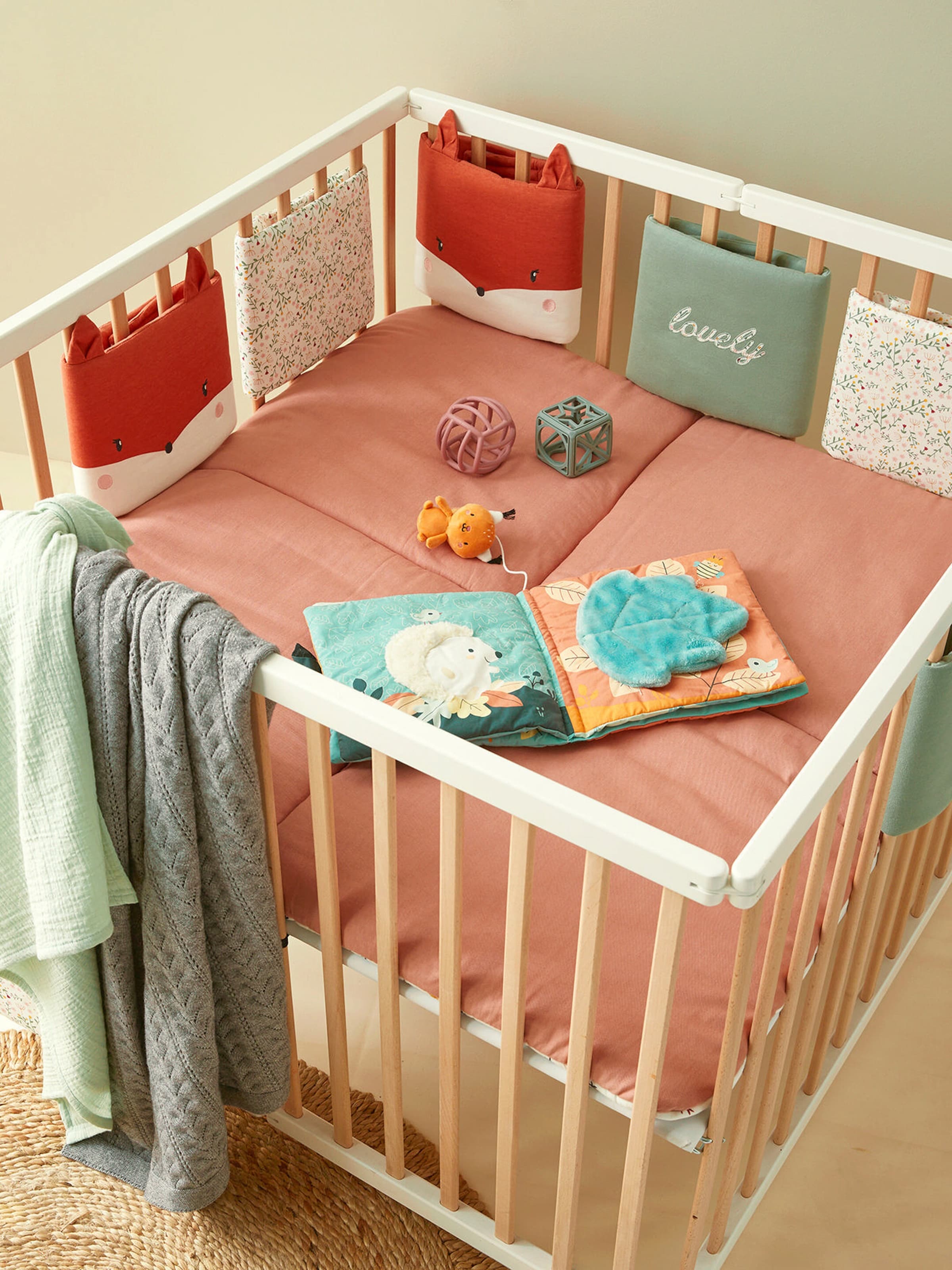 Vertbaudet Baby Bettumrandung/Laufgitter-Polster BLUMENZAUBER mehrfarbig