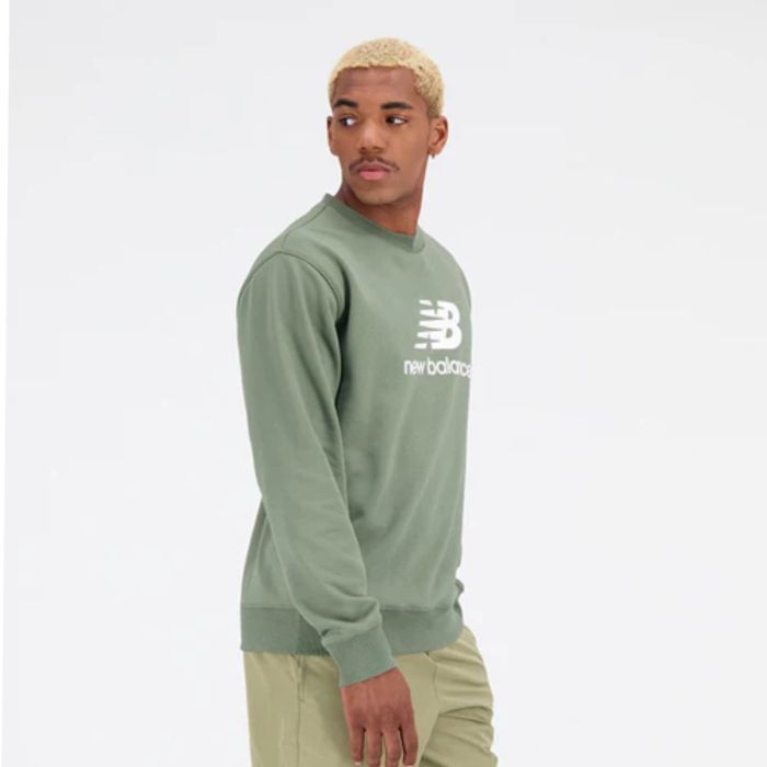 New Balance Herre Trøjer Essentials Stacked Logo Crew Grøn