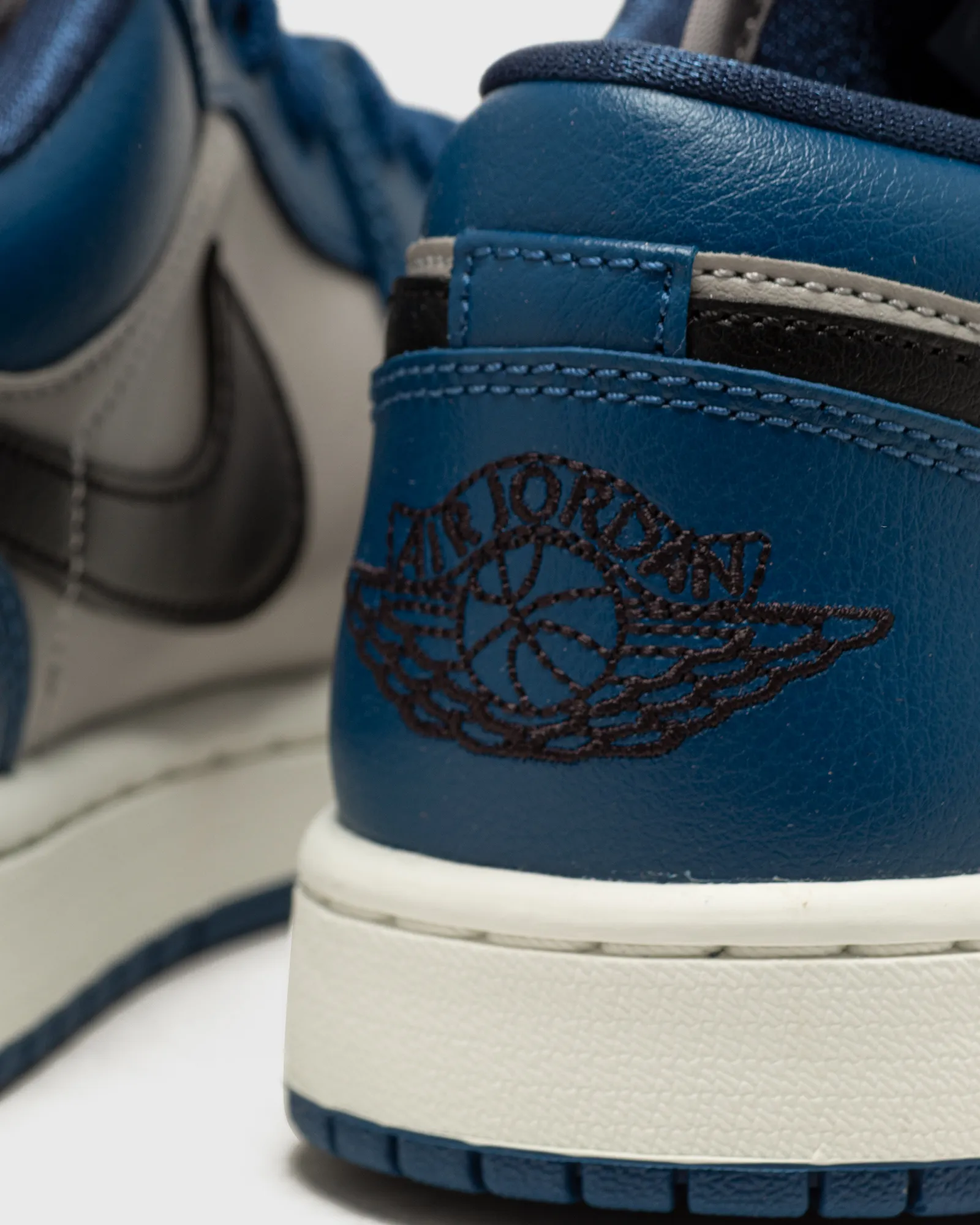 Jordan WMNS AIR JORDAN 1 LOW