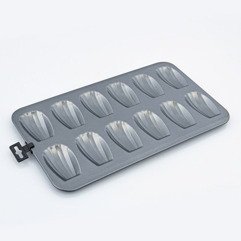 Moule à 12 madeleines en acier