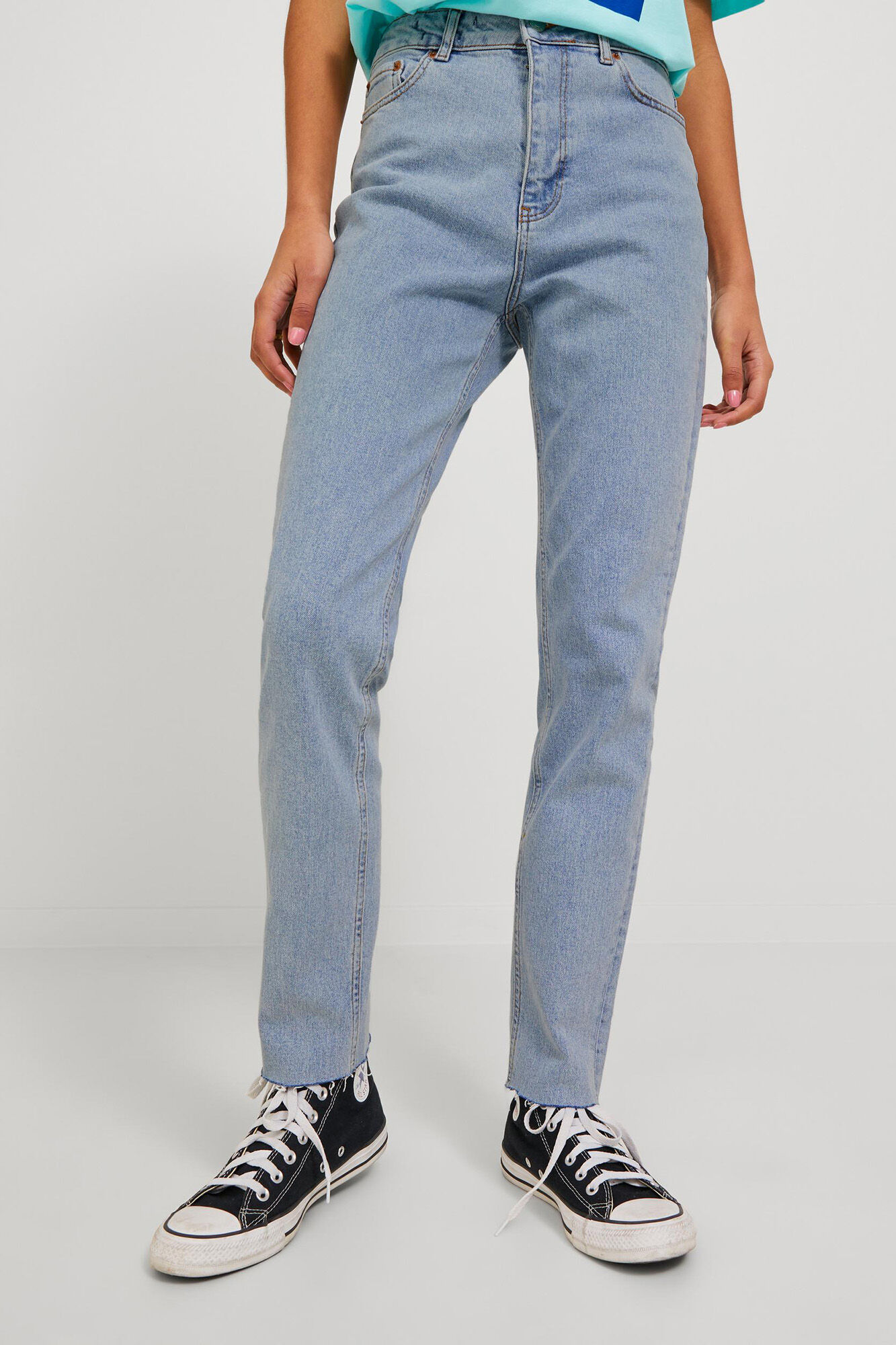 calça jeans de corte justo