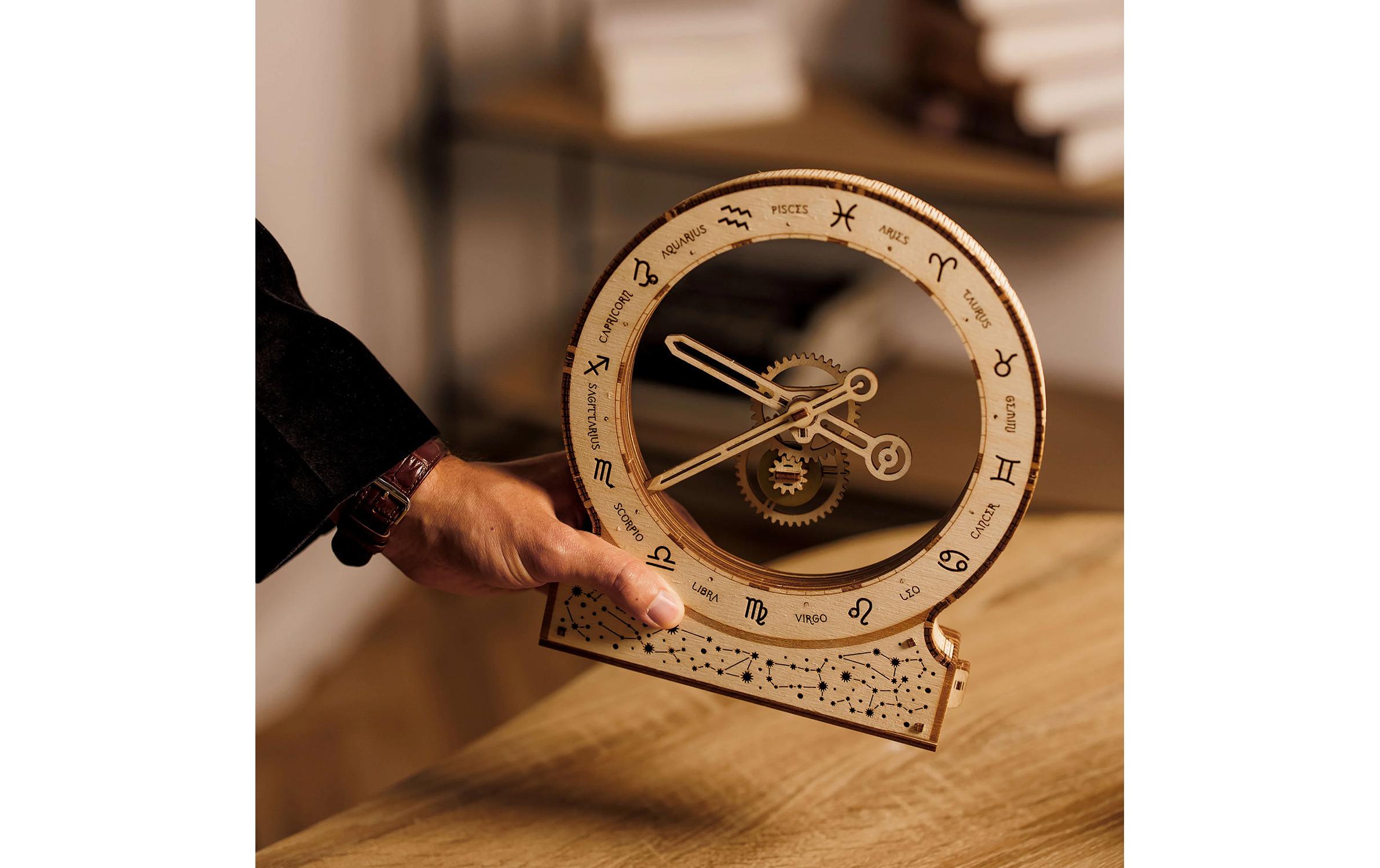 Bausatz Kinetic Clock: ZodiacBatteriebetriebene Uhr 3D Bausatz aus Holz
