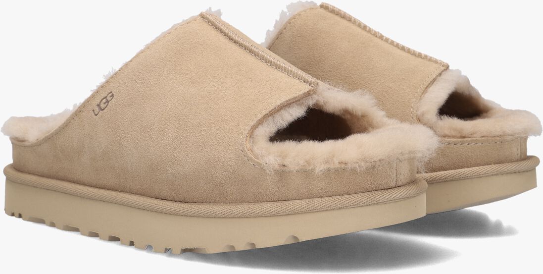 beige ugg slippers w greenport slide