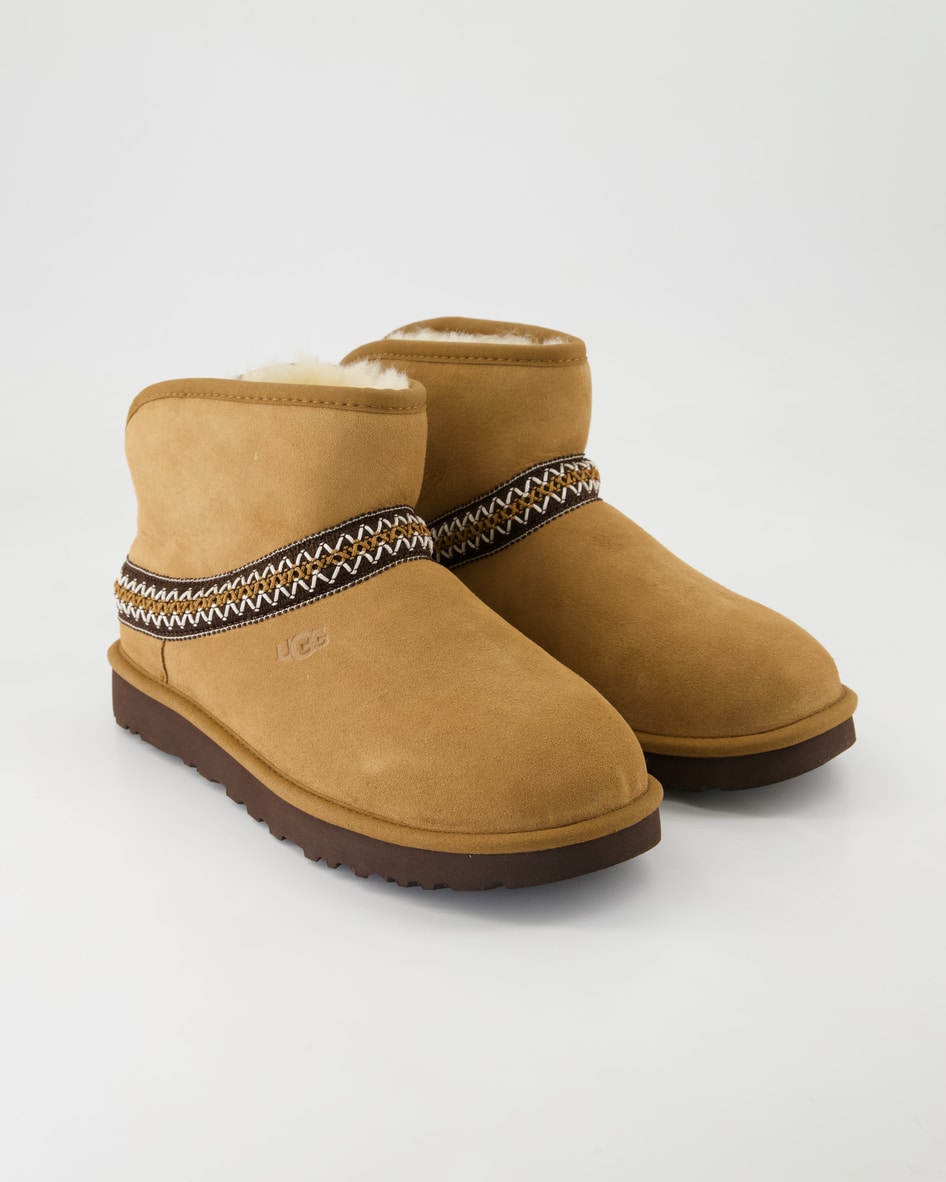 UGG Classic Mini Crescent Winterschuhe in Beige