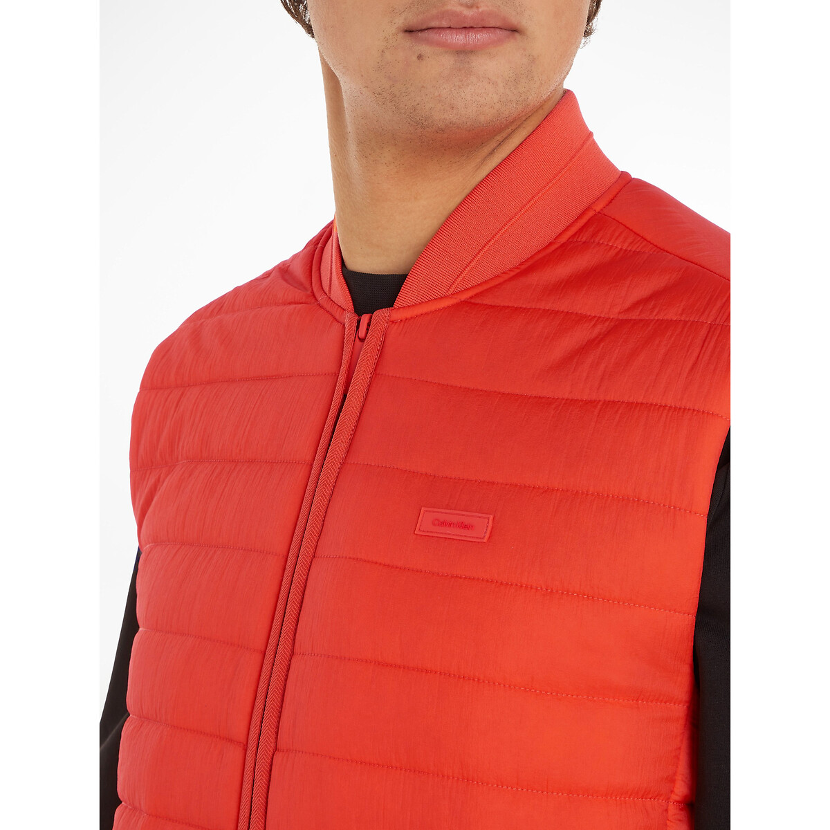 CALVIN KLEIN<br>Bodywarmer, efeito enrugado