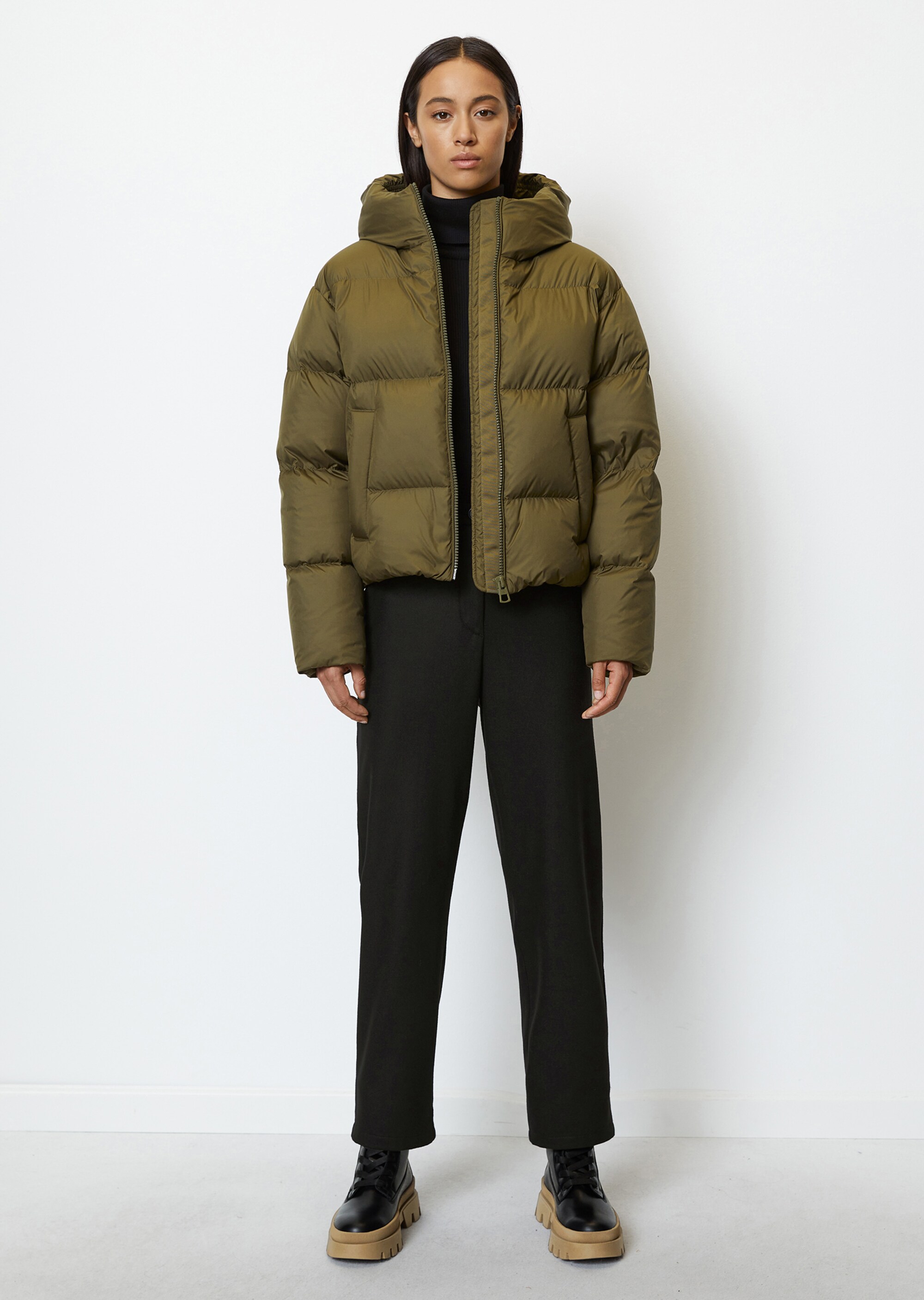 Puffer-Daunenjacke regularin verkürztem V-Shape