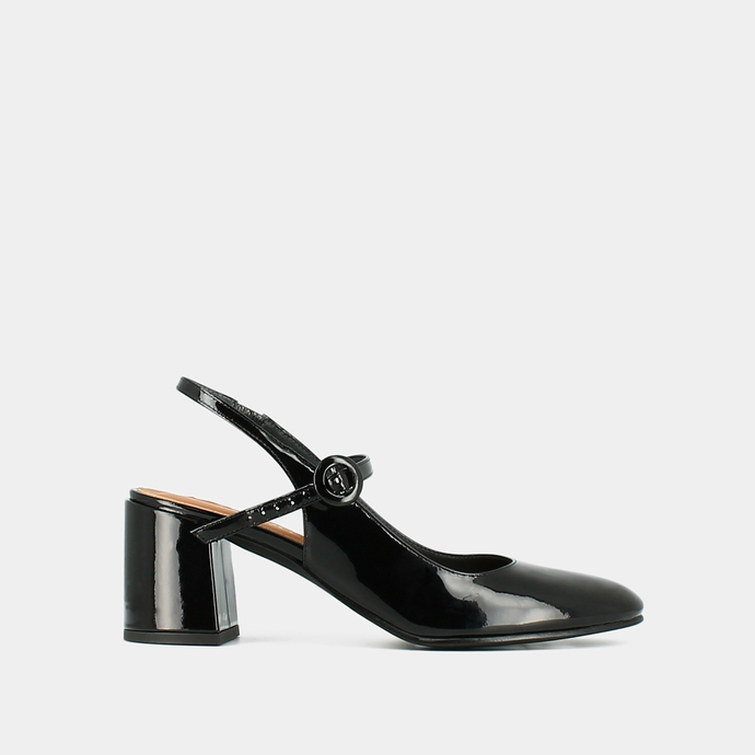 Salomés à talons et bouts pointus  en cuir vernis noir