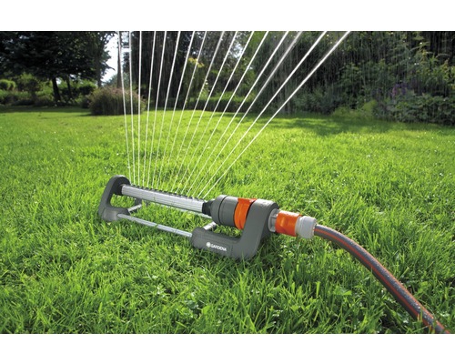 GARDENA Classic Polo rechthoekige gazonsproeier voor gelijkmatige besproeiing van gazons van 110-250 m², bereik 8-18 m, maximale sproeiafstand 14 m, onderhoudsvrij dankzij roestvrijstalen vuilfilter (2083-20)