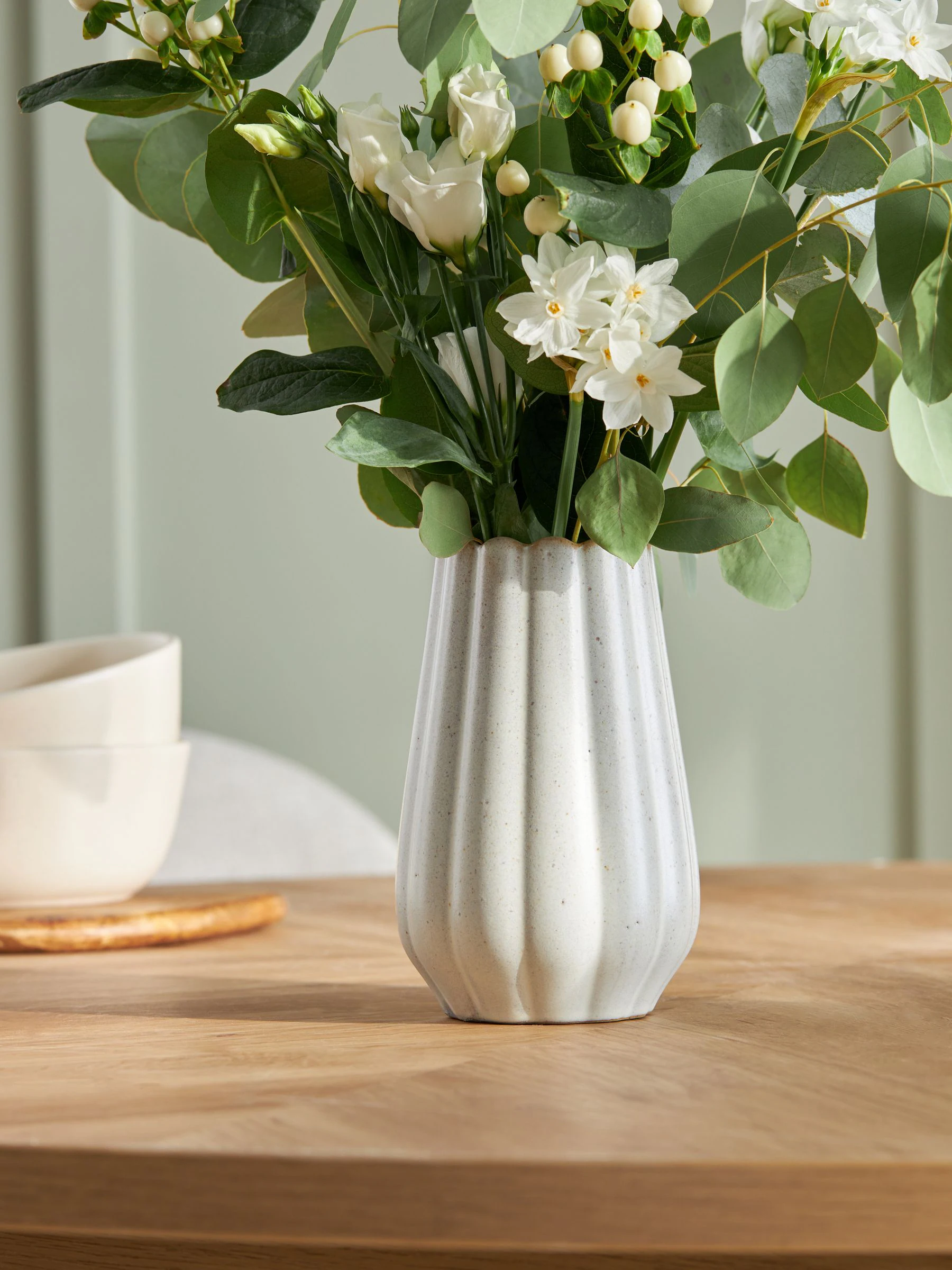Mottled Cream Mini Scalloped Ceramic Vase