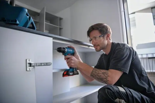 Bosch BORE-/SKRUEMASKINE GSR 18V-45 2X2AH L-C