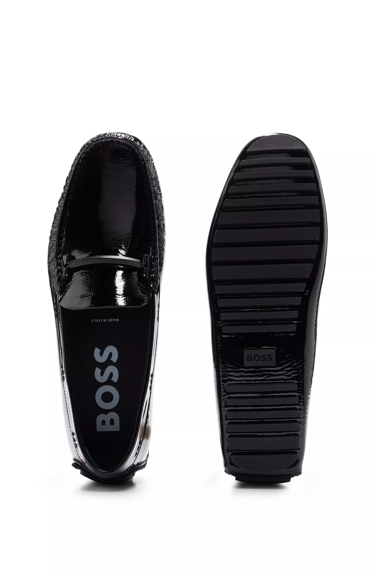 Mocassins BOSS Black-Driver em couro envernizado com detalhes da marca.