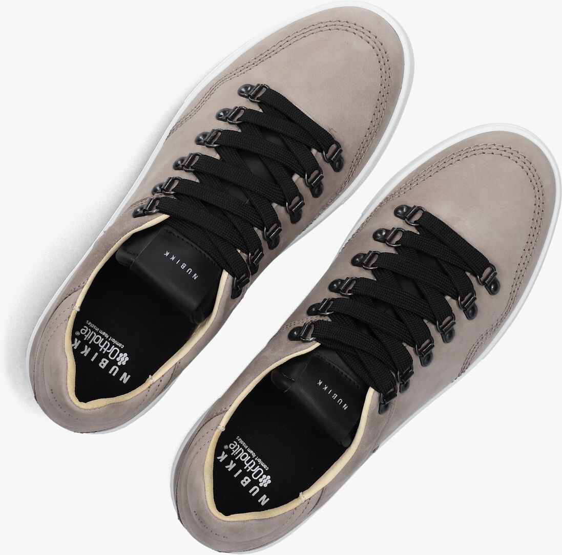grijze nubikk lage sneakers jagger roman