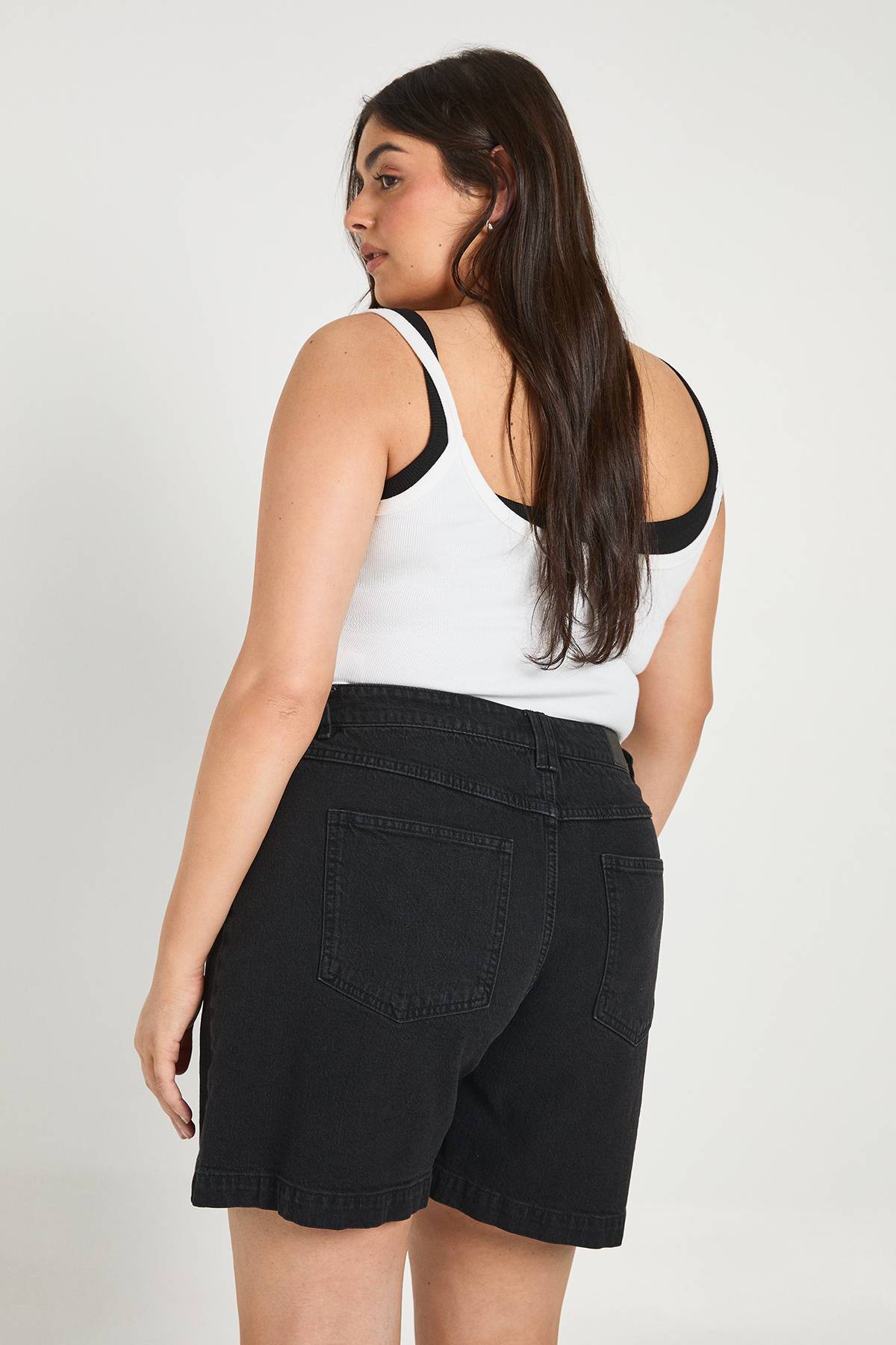 boohoo Short en jean boyfriend grande taille