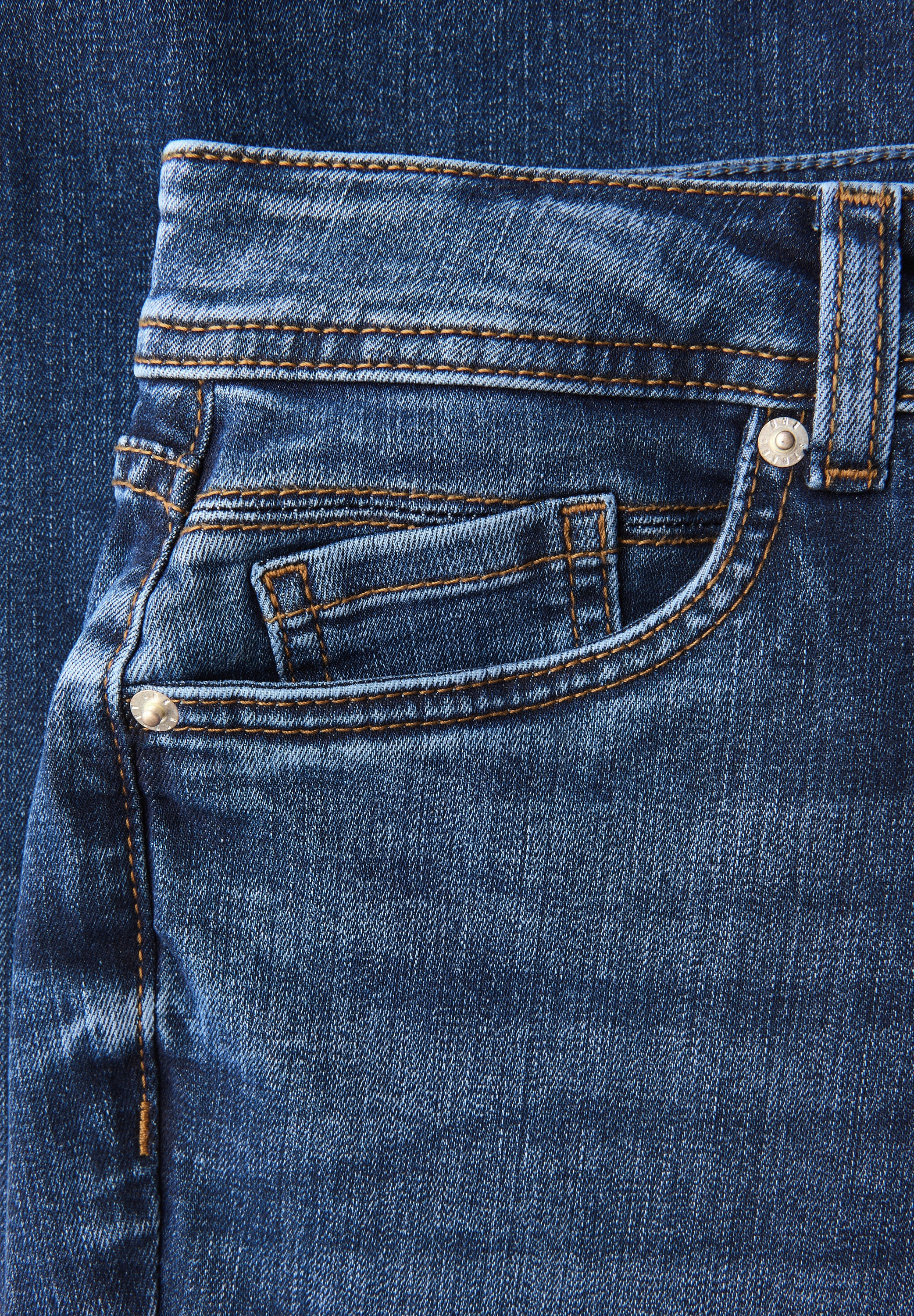 STREET ONE Bootcut-Jeans »Style Bootcut« in einer Slim Fit Passform und mit Stretch