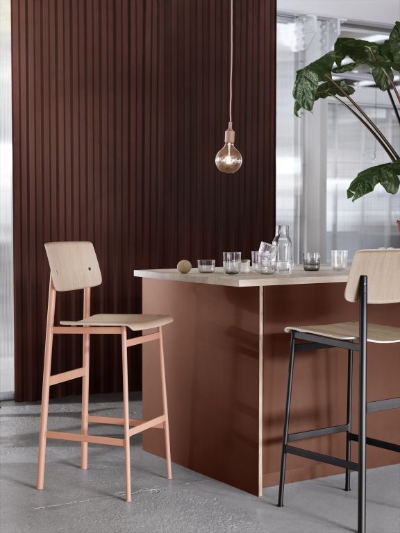 Muuto Loft barkruk 65cm zwart/eiken
