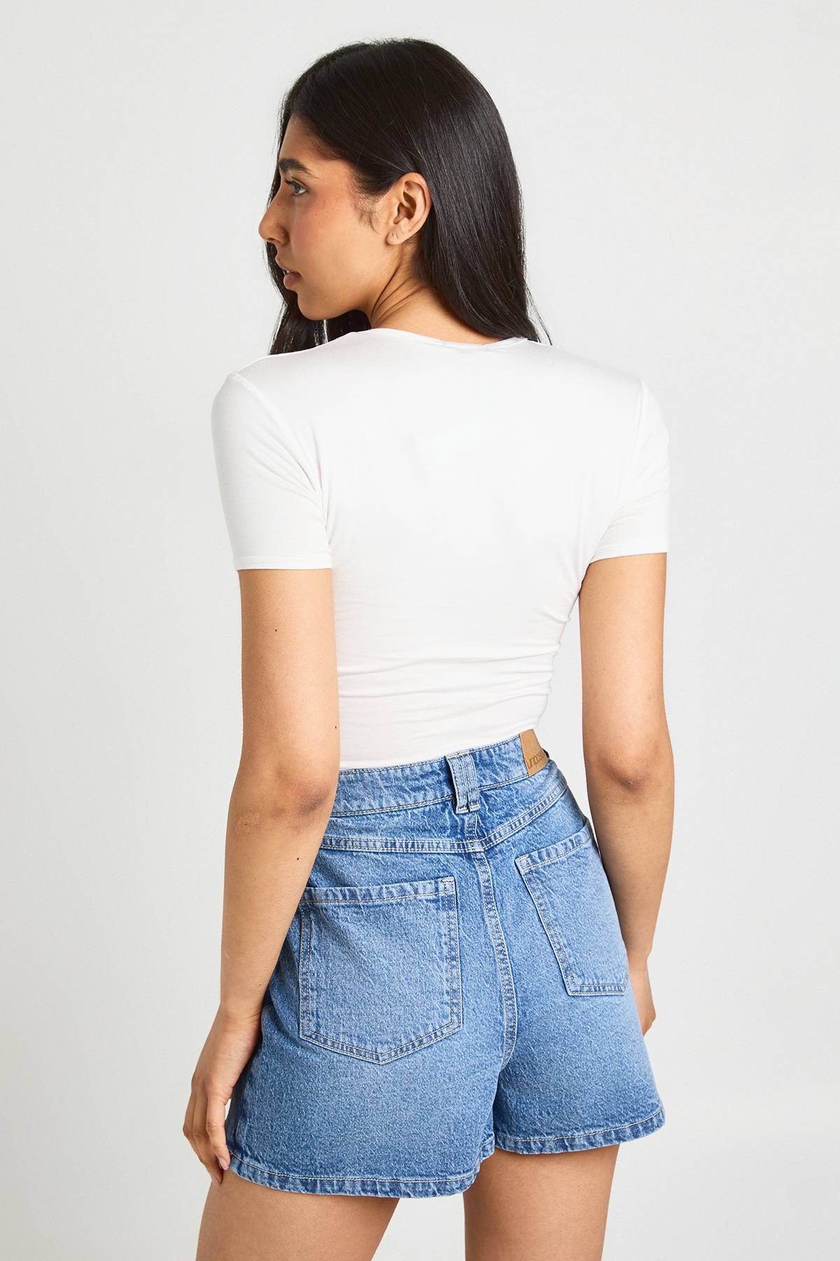 boohoo Top Court Basique À Manches Courtes Et Col Rond Pour Grandes Tailles