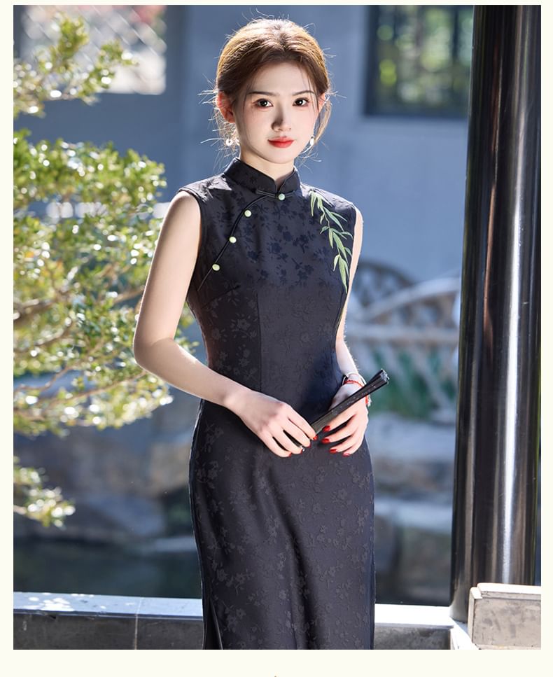 Catamin - Traditionele Chinese mouwloze staande kraag bamboe geborduurde split satijnen midi-schede qipao
