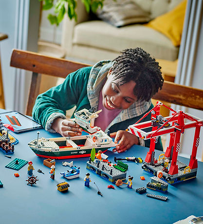 LEGO® City - Hafen mit Frachtschiff 60422 - 1226 Teile