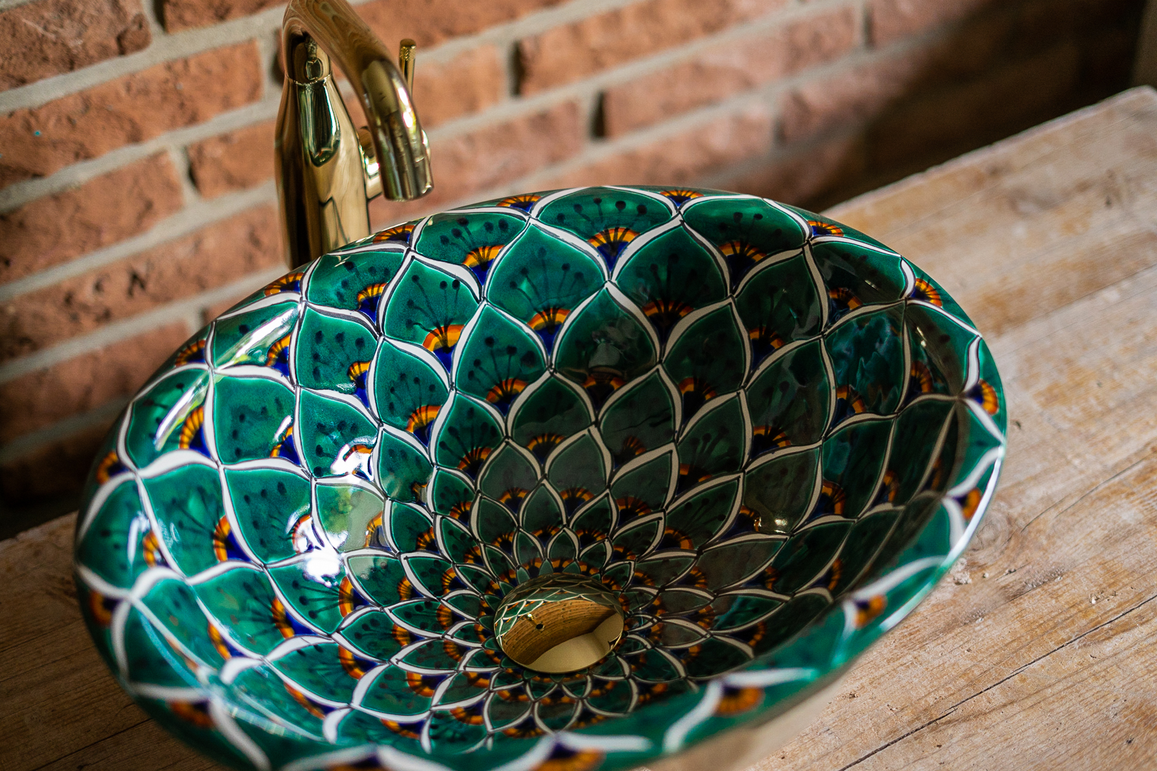 Keramikwaschbecken 'Pfau', dunkelgrün, multicolor,  L 45 cm, B 37 cm, H 17 cm von fischer's lagerhaus