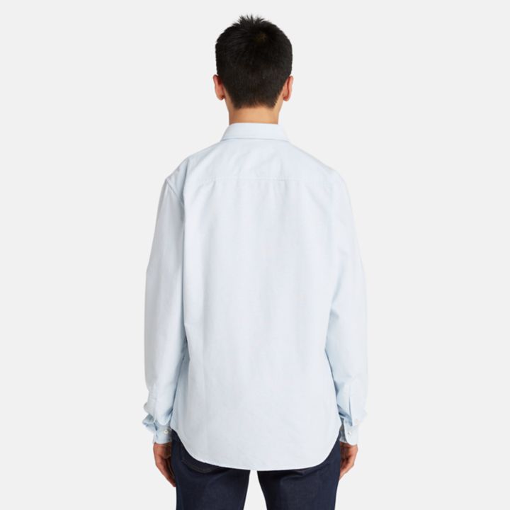 Camisa Oxford de manga comprida para homem na cor azul claro.