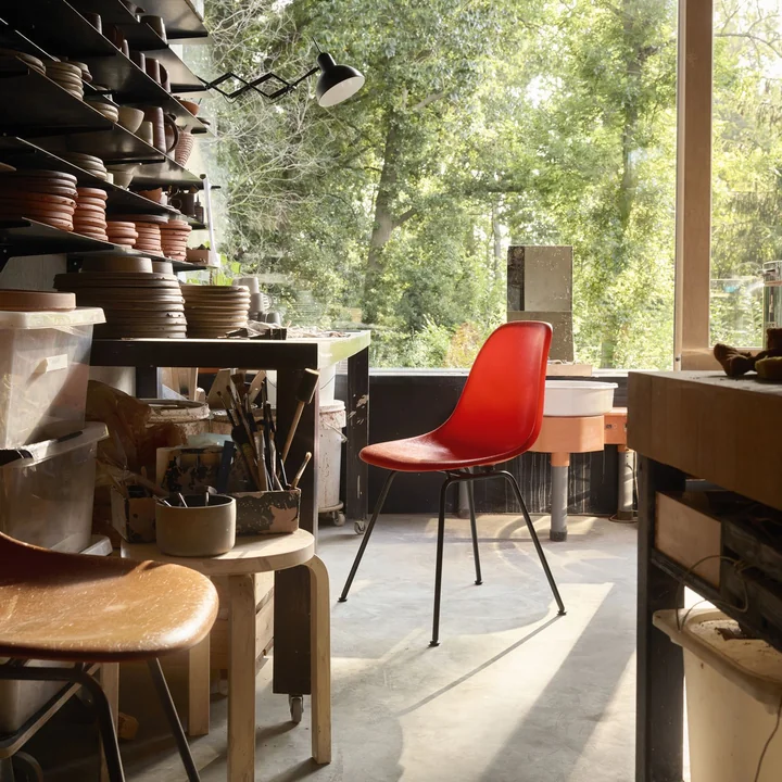Vitra - Eames Fiberglass Side Chair DSX, basic dark / Eames elephant hide grey (Filzgleiter basic dark)