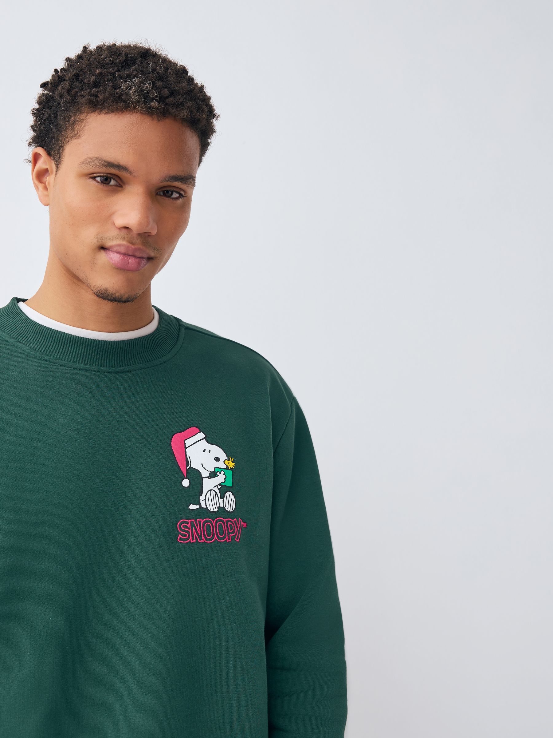 Kakigroen - Christmas Snoopy Graphic Licence Crew Sweatshirt