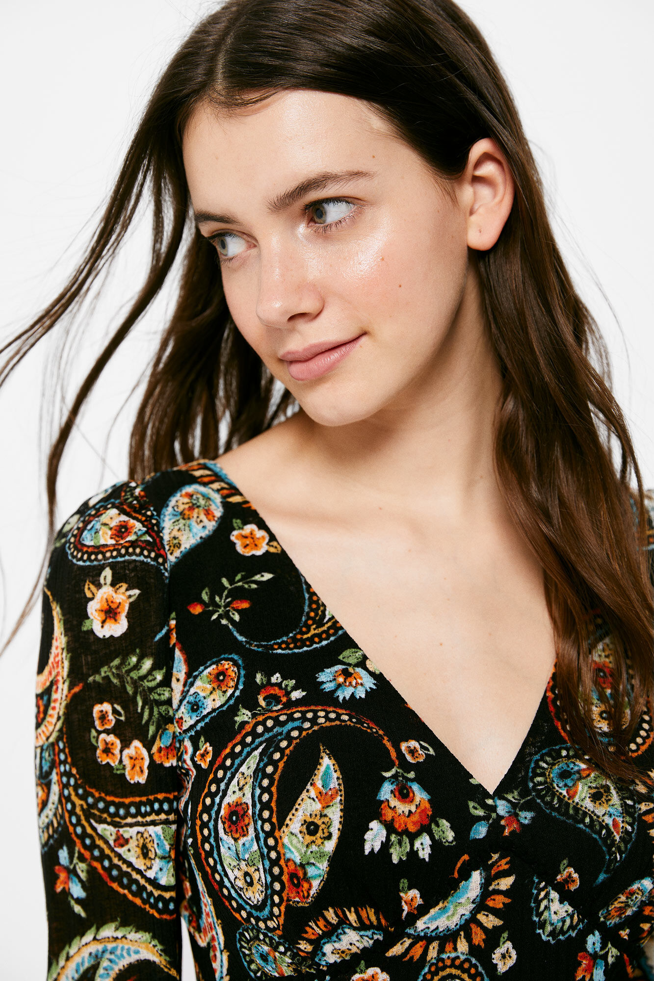 Vestido curto com estampa paisley - Preto