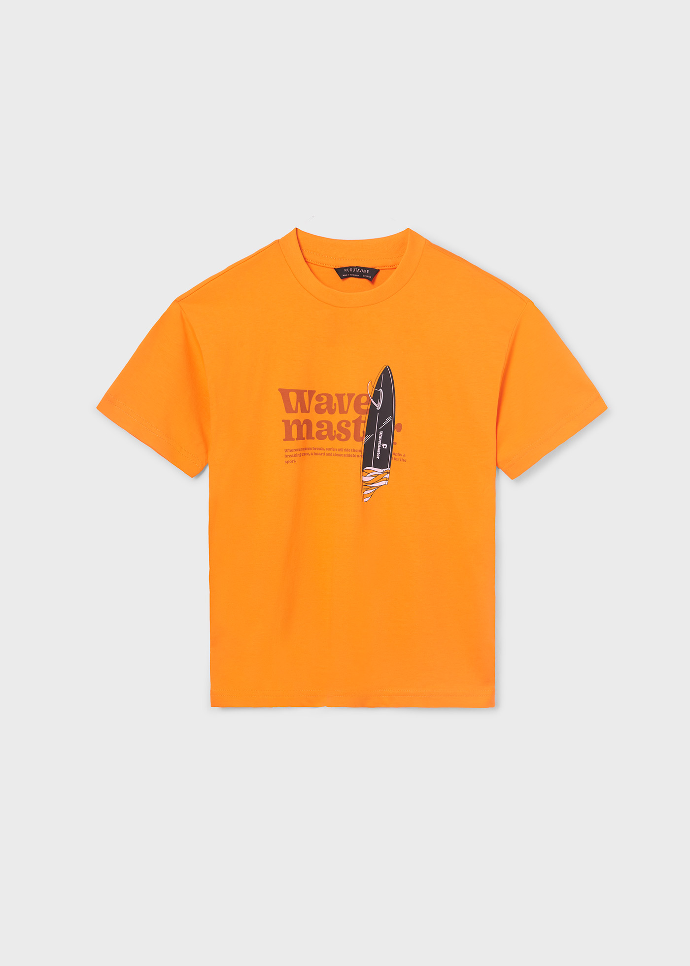Camiseta infantil com estampa sustentável em algodão.