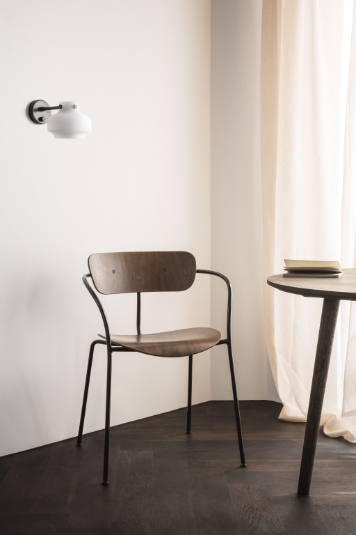 &tradition Pavilion AV2 stoel zwart gelakt eiken