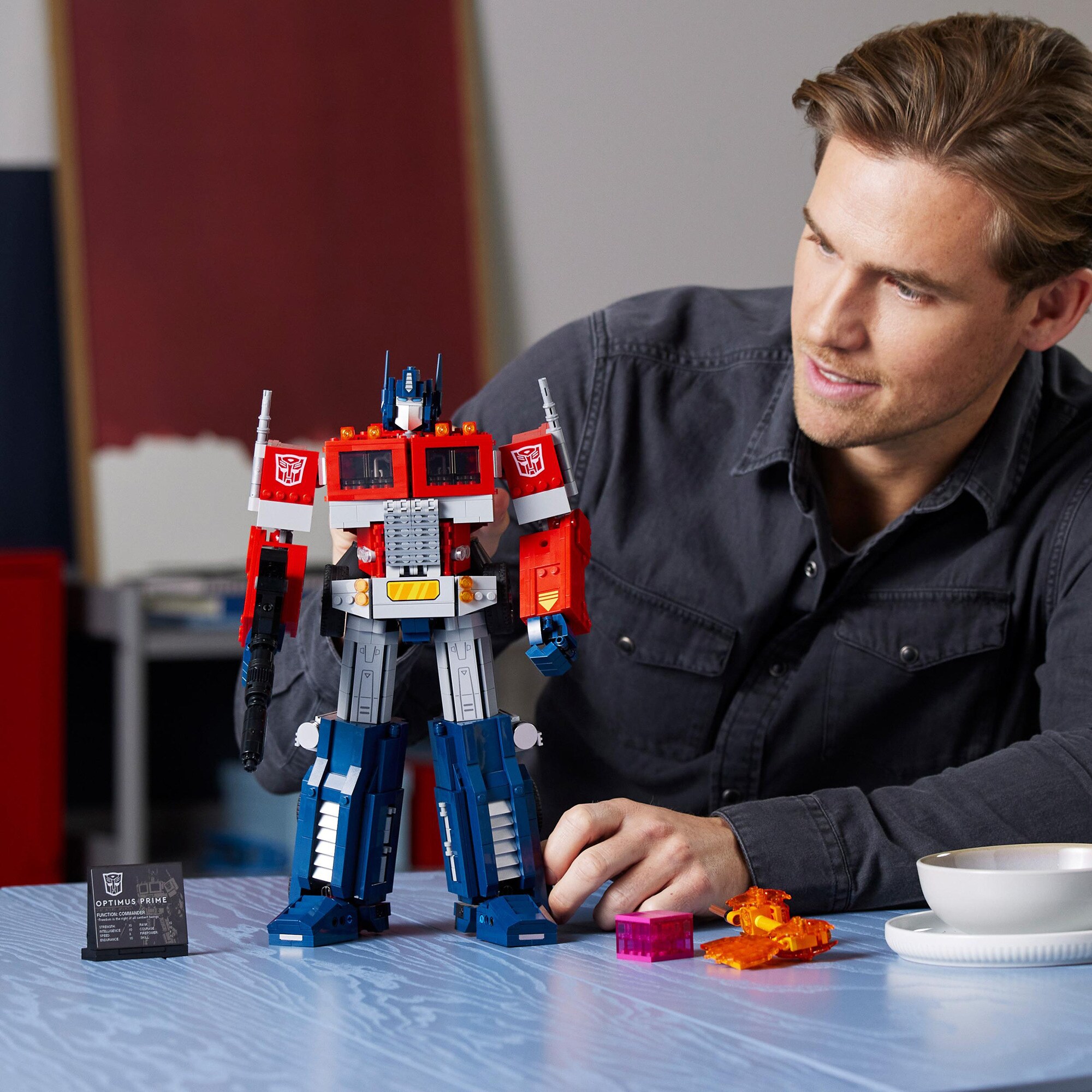 LEGO Konstruktionsspielzeug Icons Transformers Optimus Prime