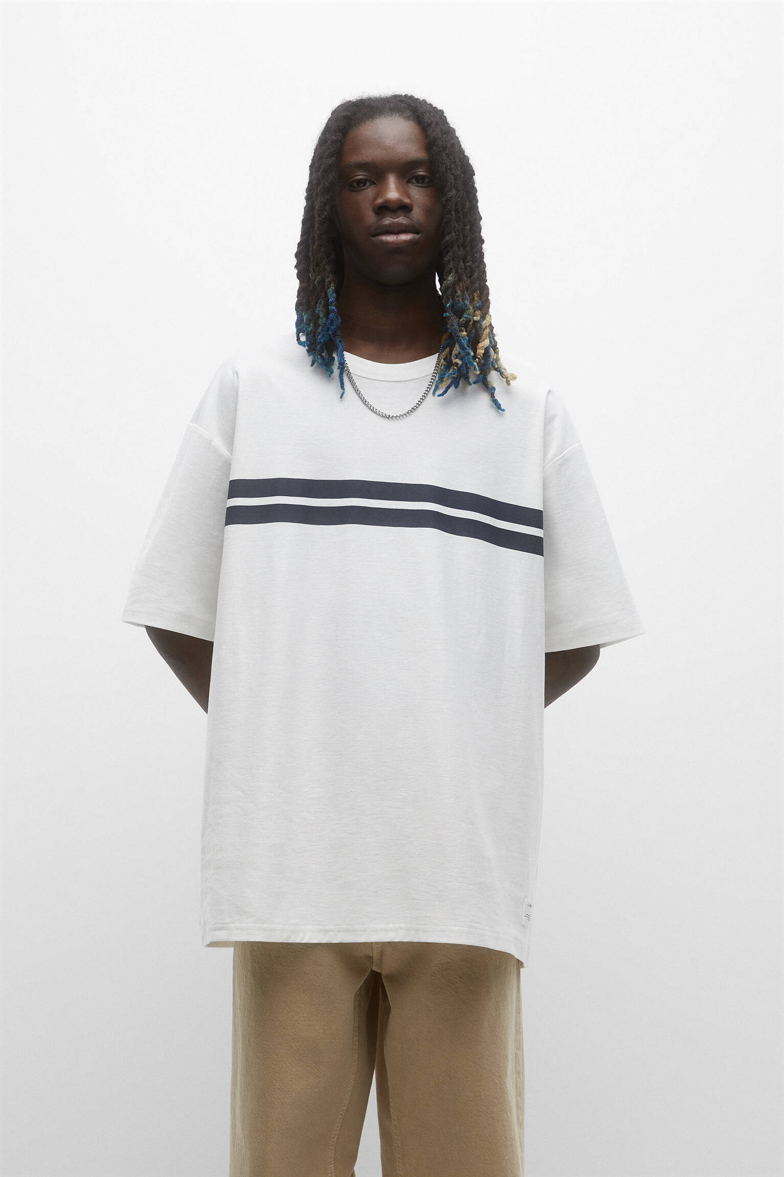 CAMISETA COM PAINEL LISTRADO - AZUL MARINHO