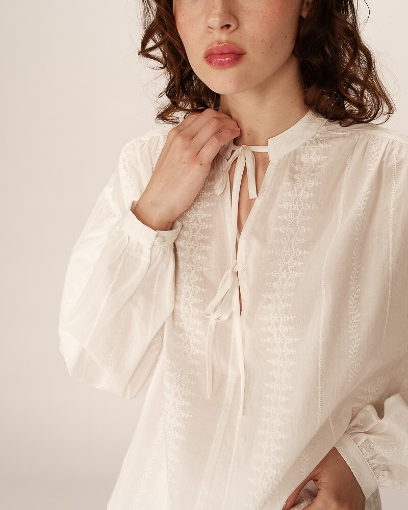 GRACE & MILA<br>Blusa bordada com laço no pescoço, PERSIA