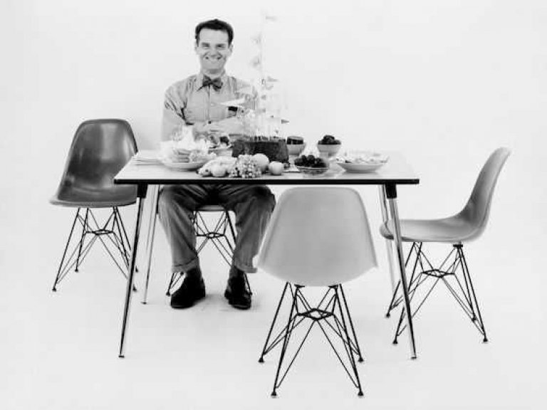 Vitra Eames DSW Fiberglass stoel essen honing, parchment