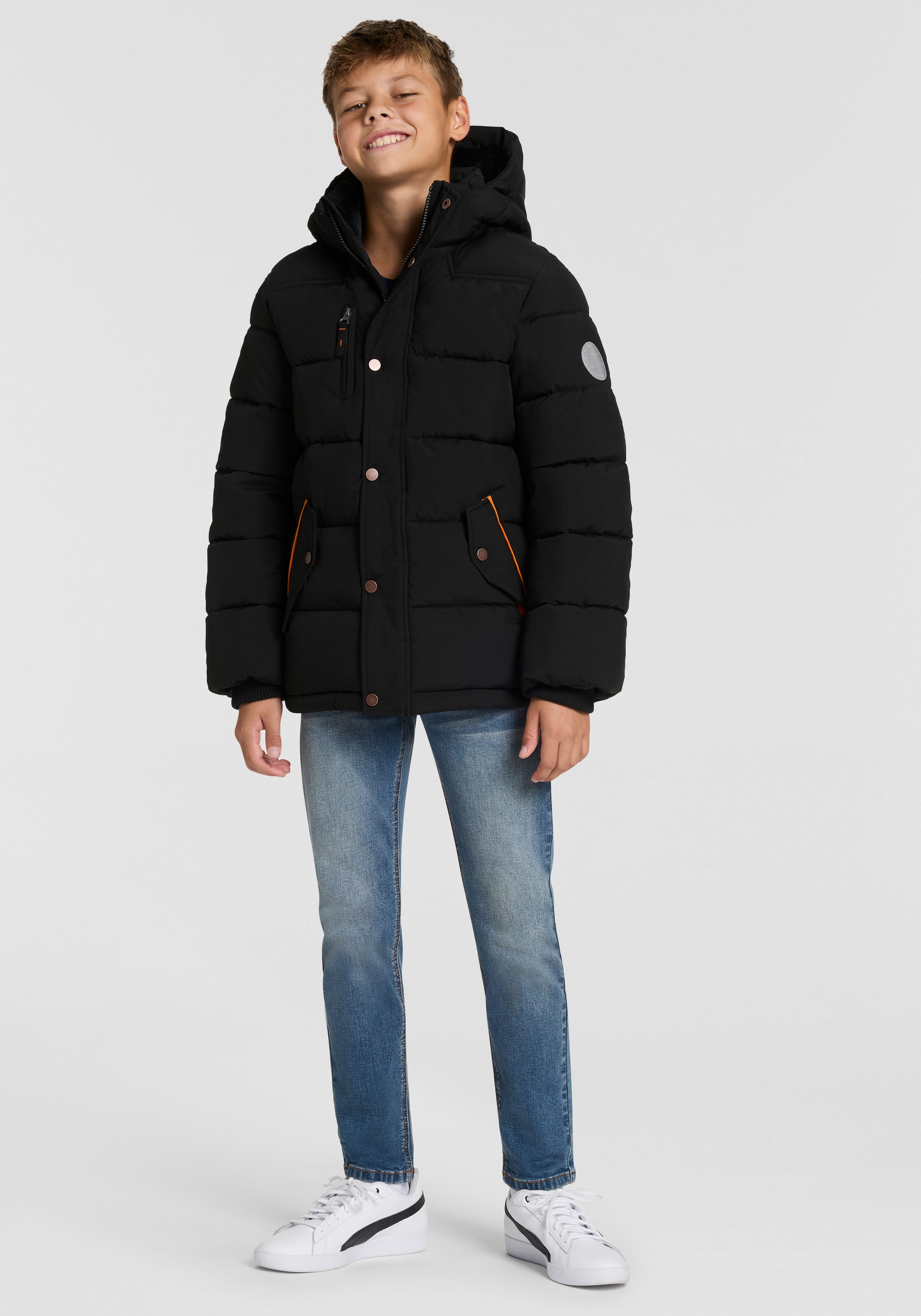 KIDSWORLD Outdoorjacke »Winterwarme Jacke, gesteppt« mit Kapuze Trendige Winterjacke mit refklektierenden Details